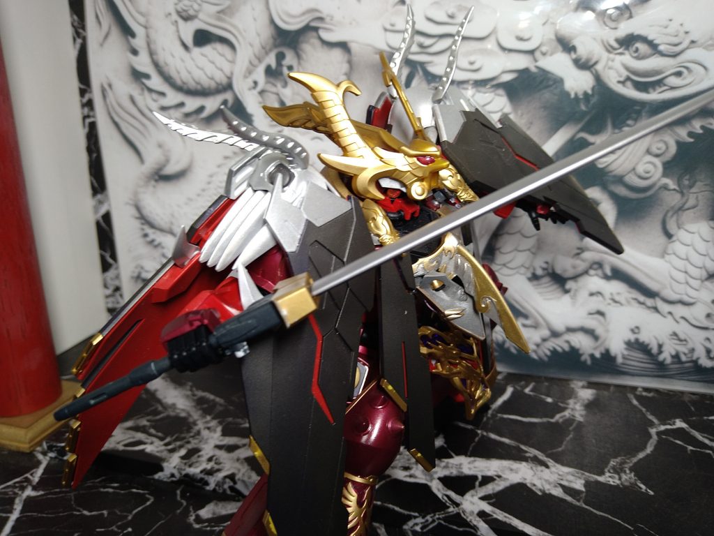 大刀装備　非武装時は左腰にマウントする