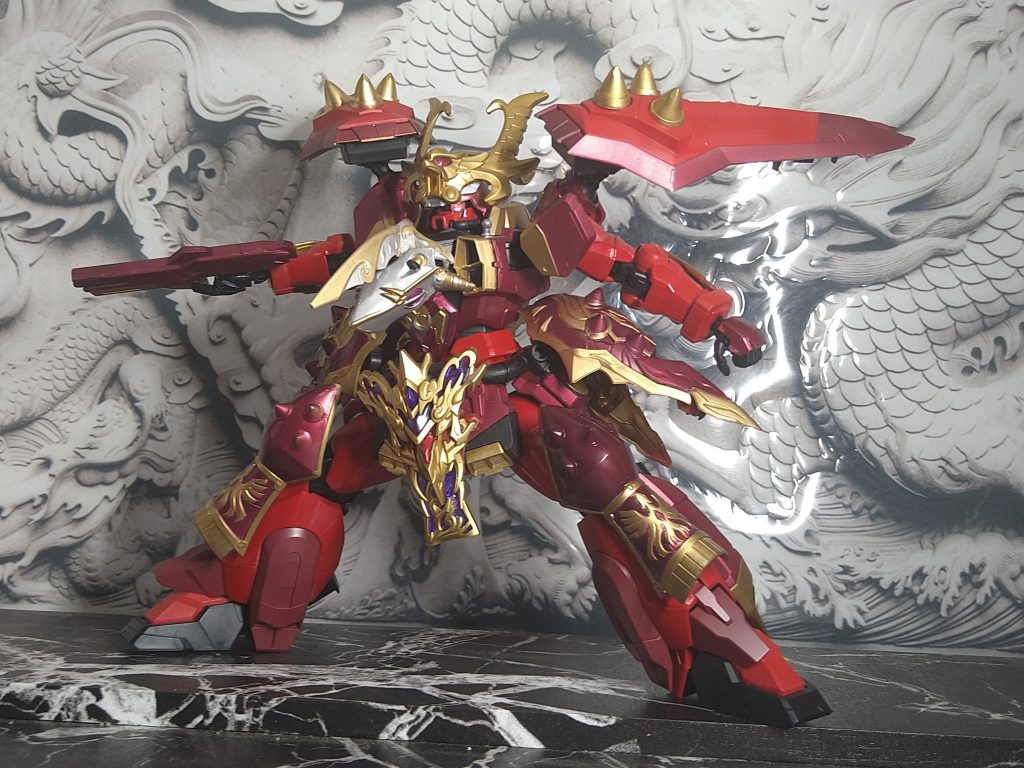 両腕の干渉を無くすことで、様々な武装を使いこなす