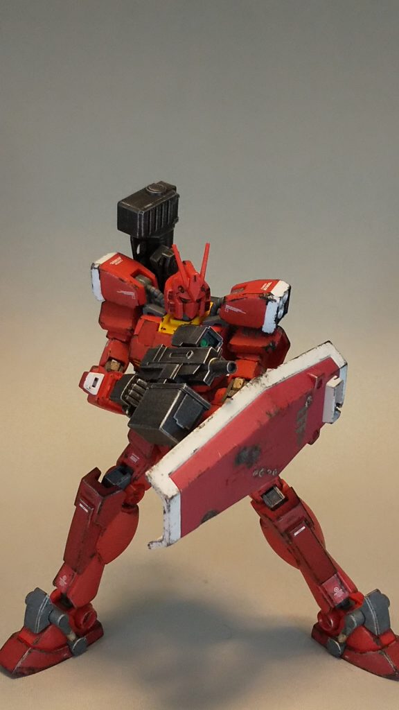 レッドウォーリアはきれいな色のキットなので汚しても汚してもあかが強く、ミリタリー色を出すのがかなり難しかったです。良い経験になりました。以上になります。ありがとうございました。