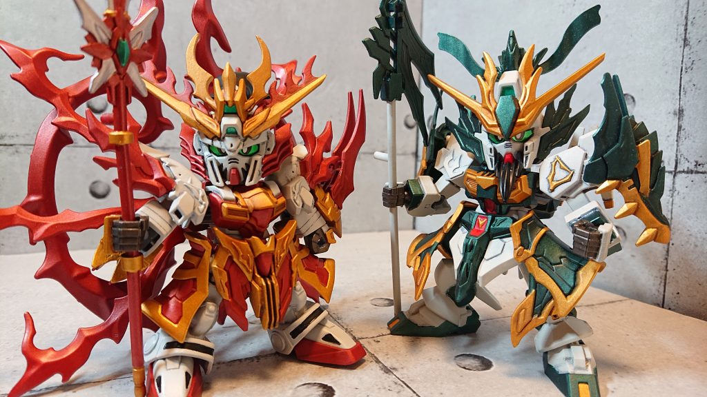 最後に関羽と。関羽よりちょっと小柄に作ったつもりなんですが背負い物が派手で大きく見える。