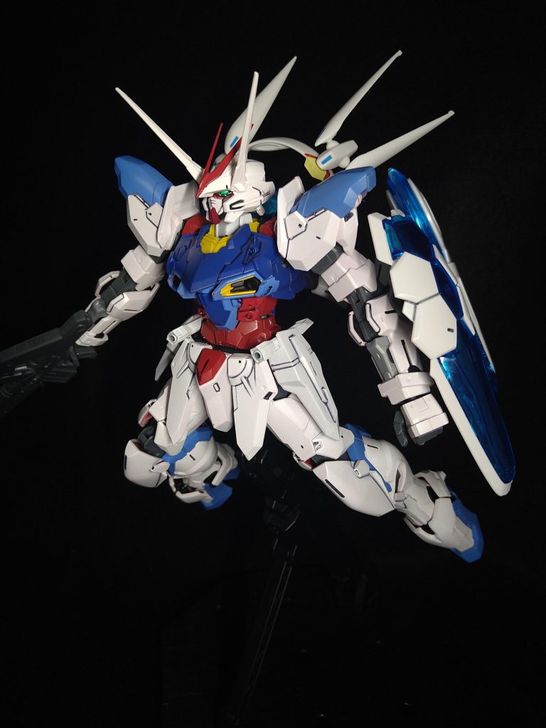 パーフェクトストライカー装備HGのサイズが元々大きめなので余り違和感なく装備できた