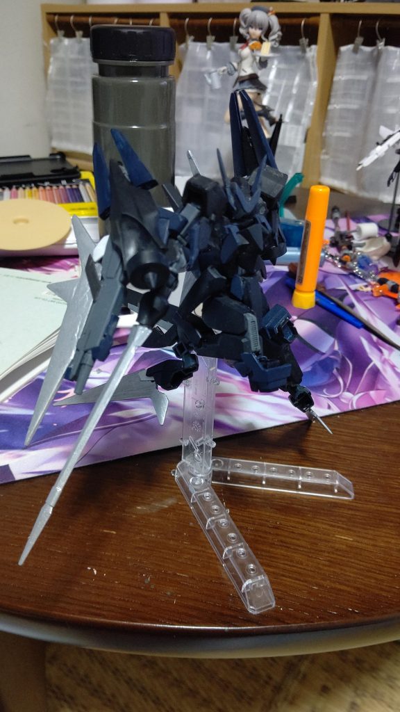 近距離武装と遠距離武装と戦況にあわせて付け替えて、両方の武装をあわせた状態と3形態にできるようにしたかったのですが、結局オールラウンダーっぽいものになりました