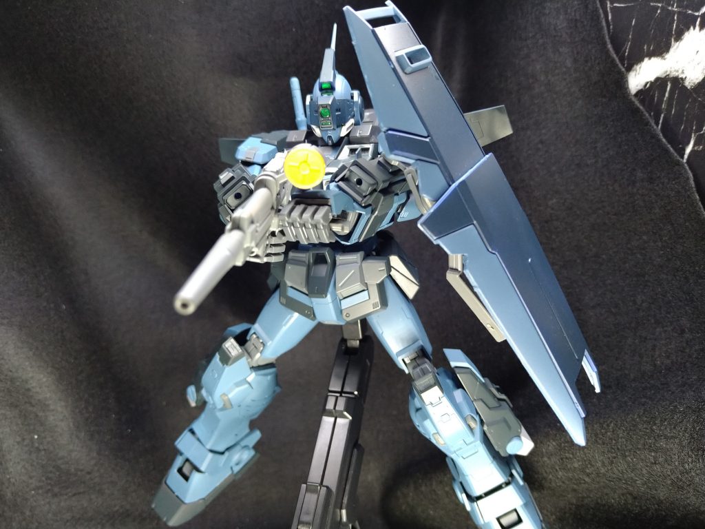 狙撃形態バイザーが下がる