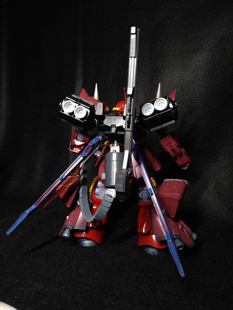 背面全身にスラスターを増設し、機動力を更に上げている