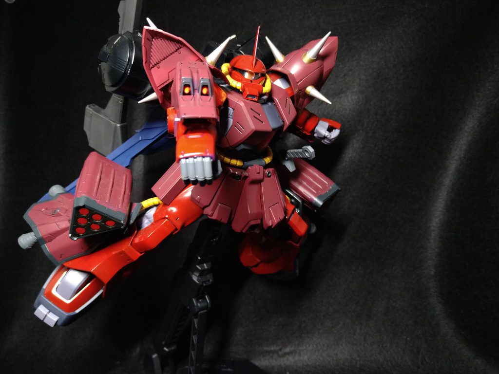 腕部ミサイルランチャー装備　中距離牽制用