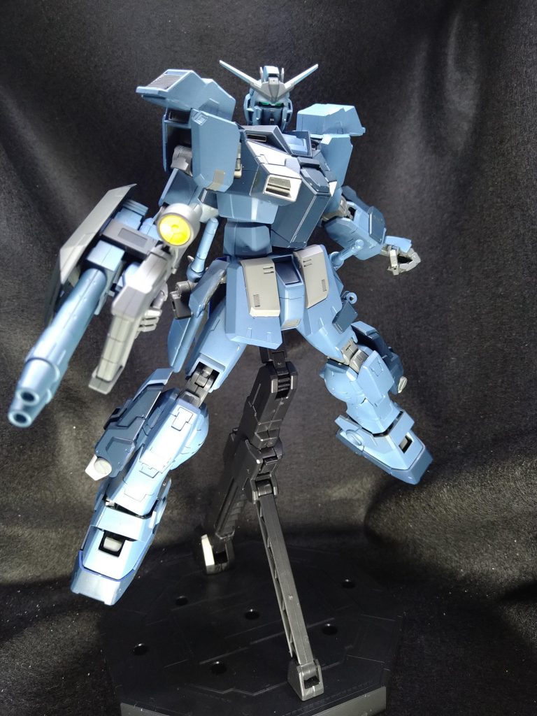 頭部差し替えでガンダムヘッドに変子可能