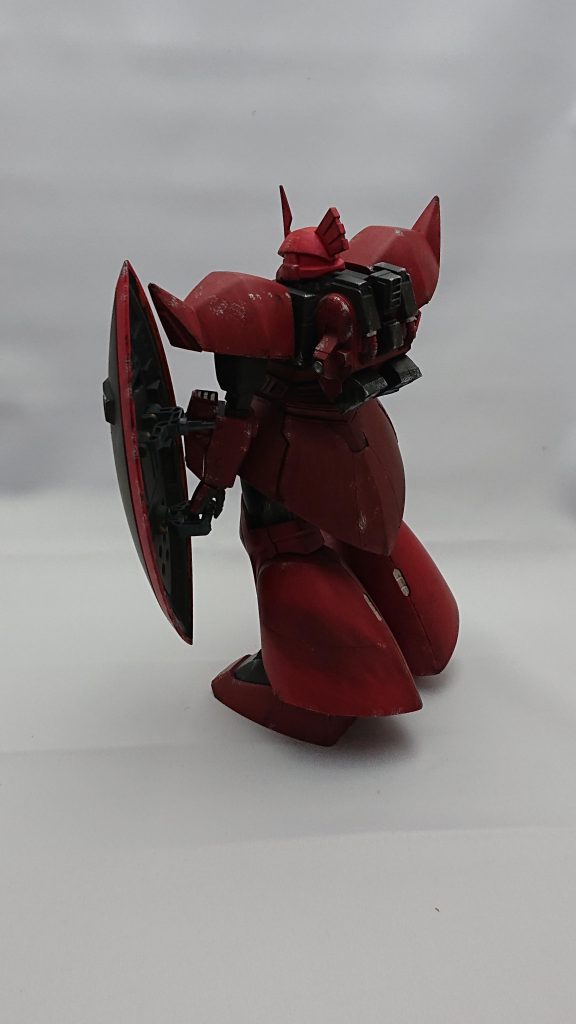 予定に無かったので、余ってるデカール適当に貼ってます。