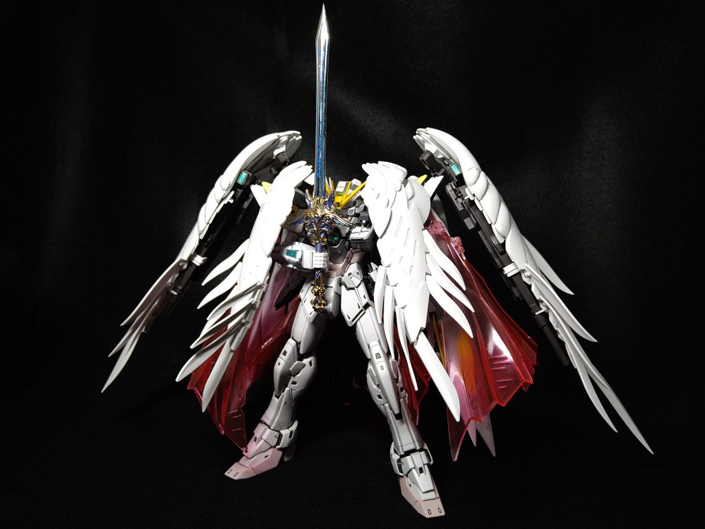 ビームマント展開＆追加装甲装備形態前面の防御力向上にウィング形態の追加装甲を装備行動に合わせて稼働する仕組みになっている被弾し、破壊されるとパージ可能