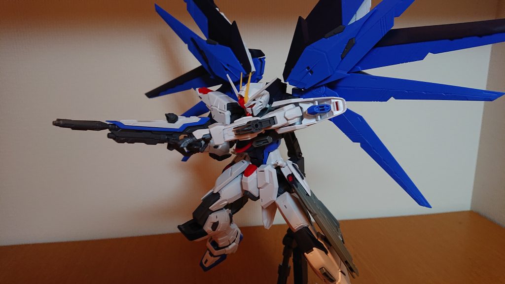 MG フリーダムガンダム ver2.0–4枚目/制作者：刺身オレンジ