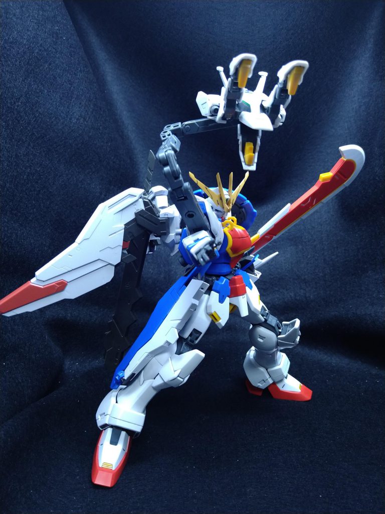 ドラゴンファング展開新たにギミックを増やしドラゴンファングを自由に展開できるようにし、右腕の行動を阻害しないようにした