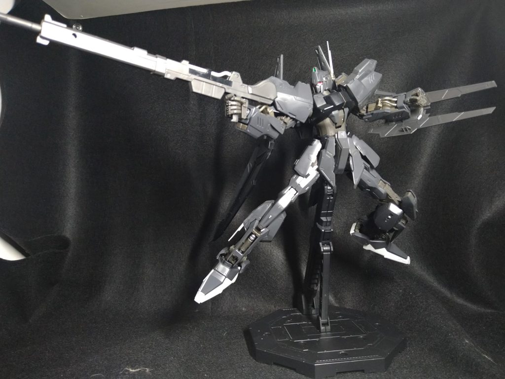 組み終わった後にいつも思うのは百式ってこんなにでかかったっけ？と考える