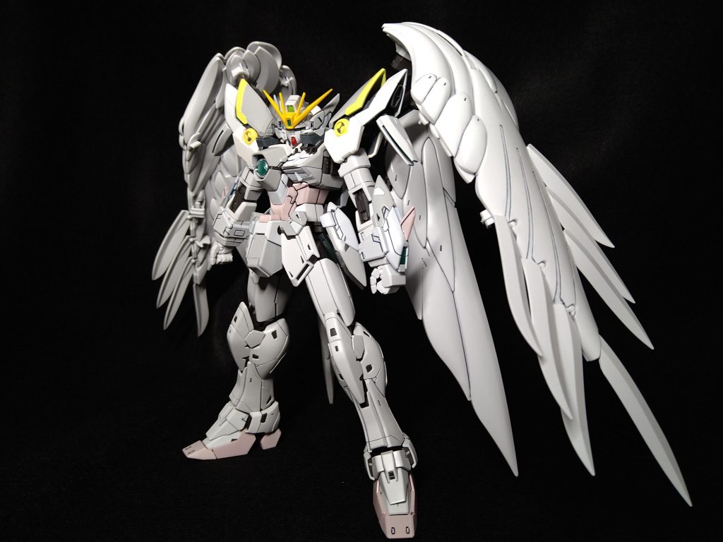 ノーマル前基本武装は通常のスノーホワイトと同じだが敵機を破壊することよりも守りに重きを置いた仕様で防御力を向上している