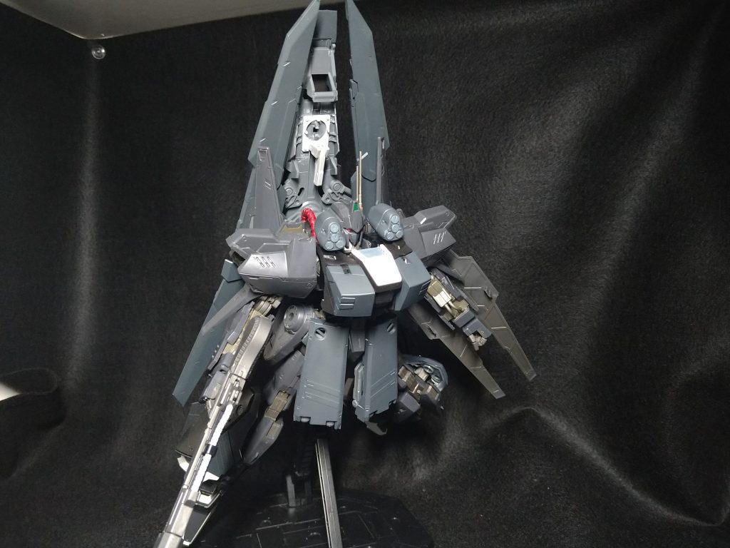 で、いじり続けた結果こうなったフルアーマー化を目指していたが着ぶくれの機体に・・・