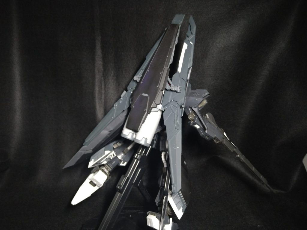 背面本体の姿が全く見えないように・・・