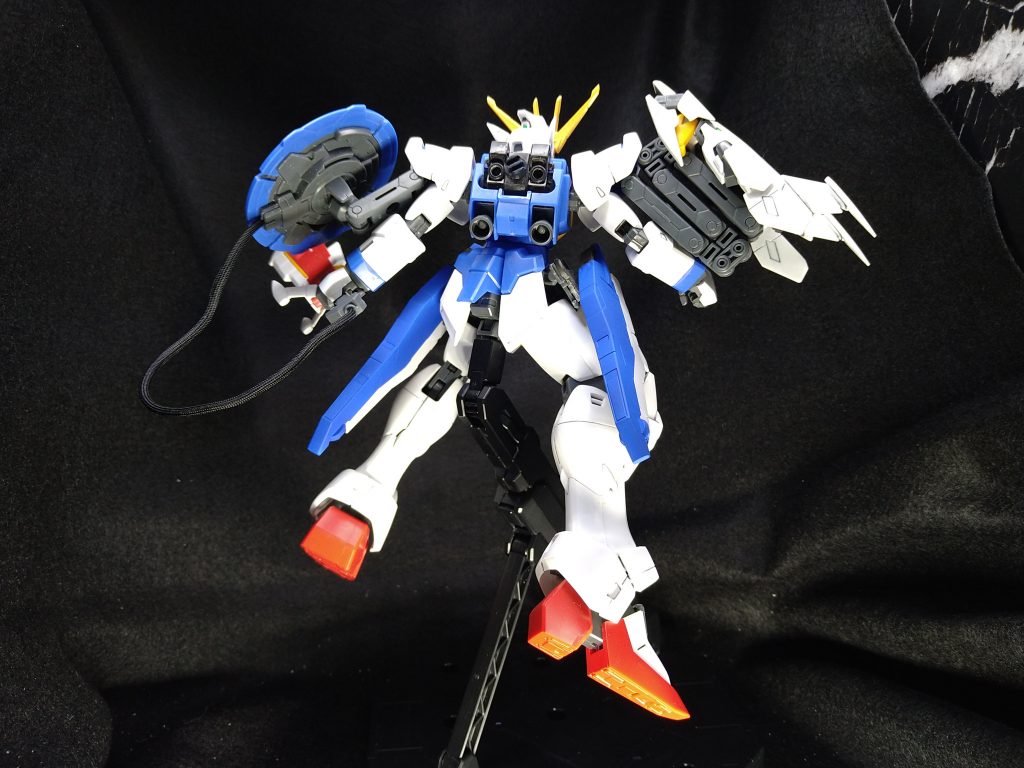 背面バックパックは脱着式でこの状態ではビームトライデントを装備可能