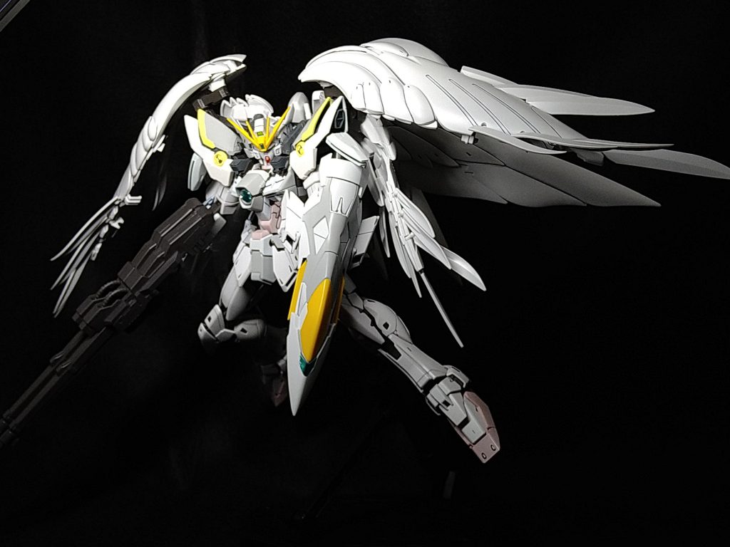 攻撃に集中するときは全面追加装甲を背部に移動させ射撃、斬撃祖妨げにならないようにする。