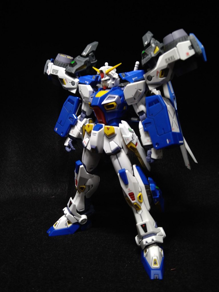 前面全身にスラスターと肩部に大型バーニアを装備高機動強襲型で敵機に急接近し、弾薬をばらまき離脱する戦法を想定し作成