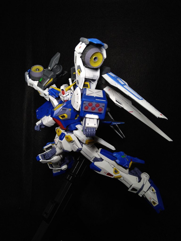 両腕部に固定武装として5連装ミサイルポッド装備弾薬が無くなると排除して軽くすることも、シールド代わりとしても使う