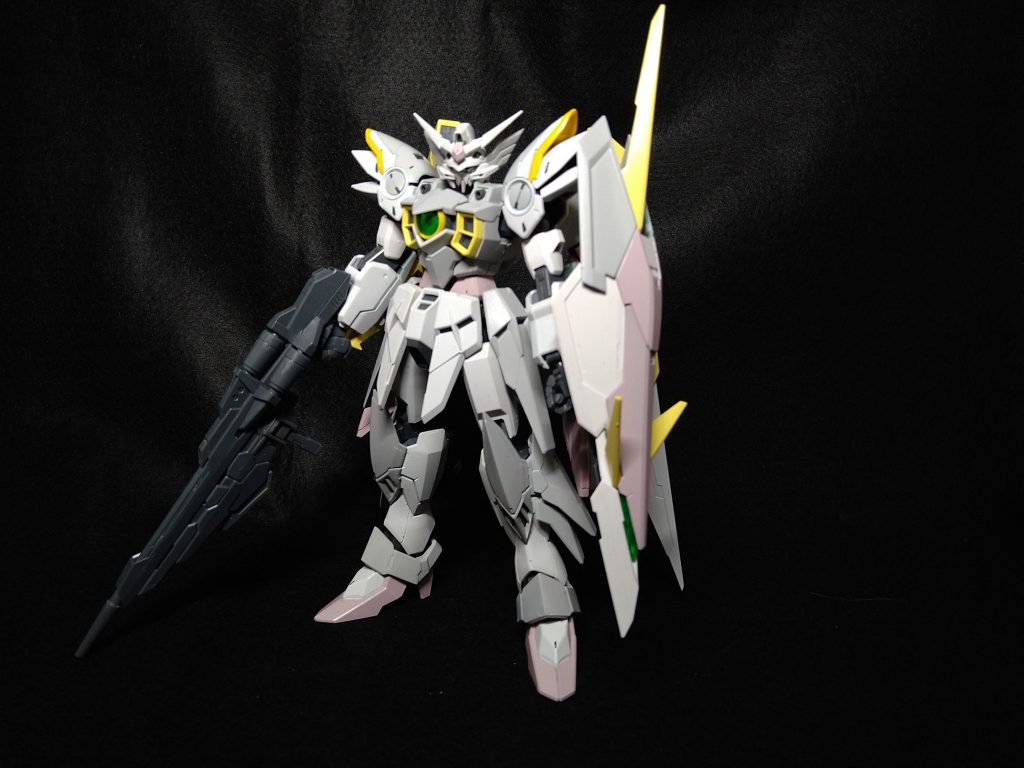 前面装備、稼働個所に干渉する個所を部分的に排除をし動きやすくしている