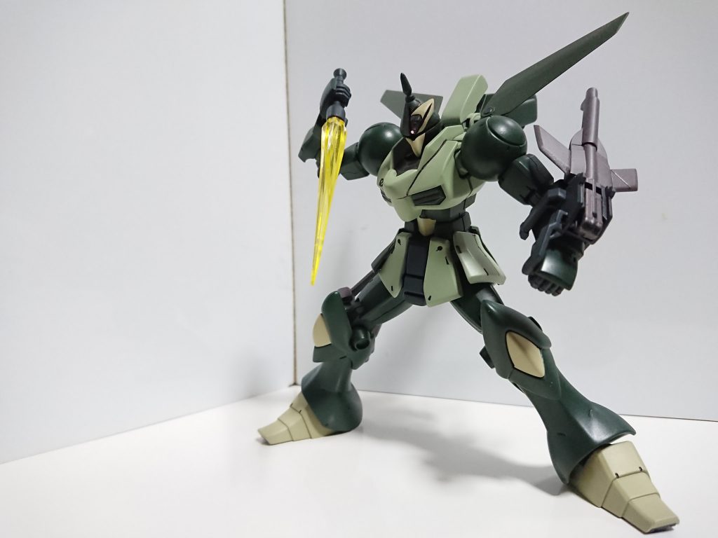 武装3 ビームサーベルギャンなので接近もできます。サーベル持たせたら銃撃戦仕様じゃなくて銃撃戦も出来る機体になってしまいました。