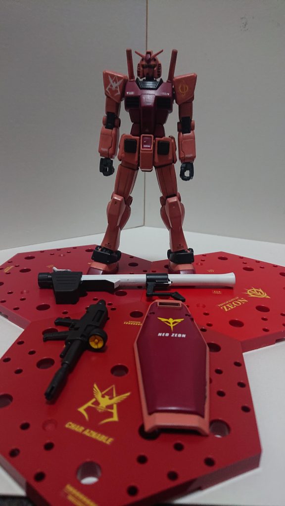 バズーカは通常カラーのガンダムに二丁持ちさせるために白で塗装しました。 