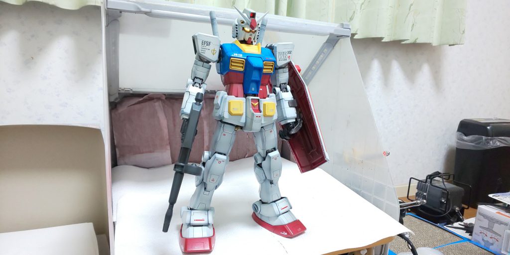 間接各所のヘタレがひどく、ポージングはこの仁王立ち以外はムリそう。