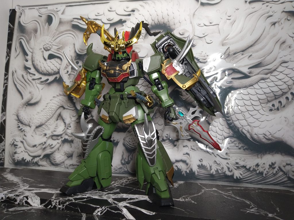 前面基本的に近接戦特化型であり、各所に刃物を装備しており、戦況に合わせ、装備することを想定している