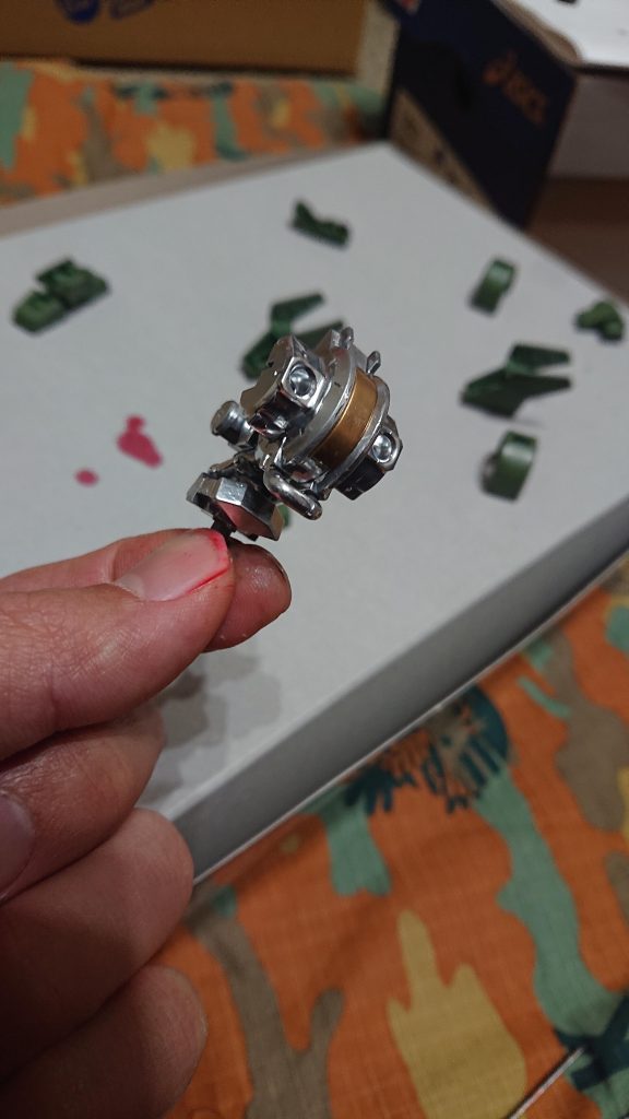 内部フレームをメタリックにしました。