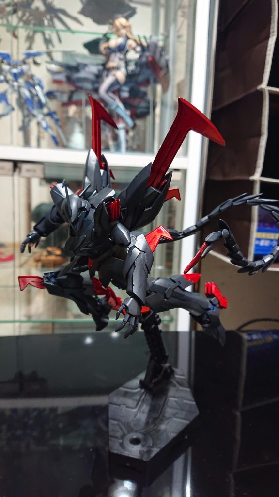 ビルドダイバーズでは悪魔をイメージした機体設定らしいですが、私は昆虫みたいでかっこいいと思った。