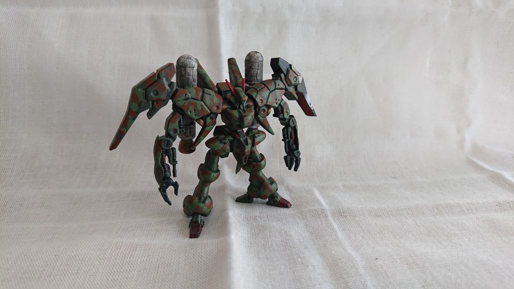 右側面こっち側は肩も普通の迷彩です。