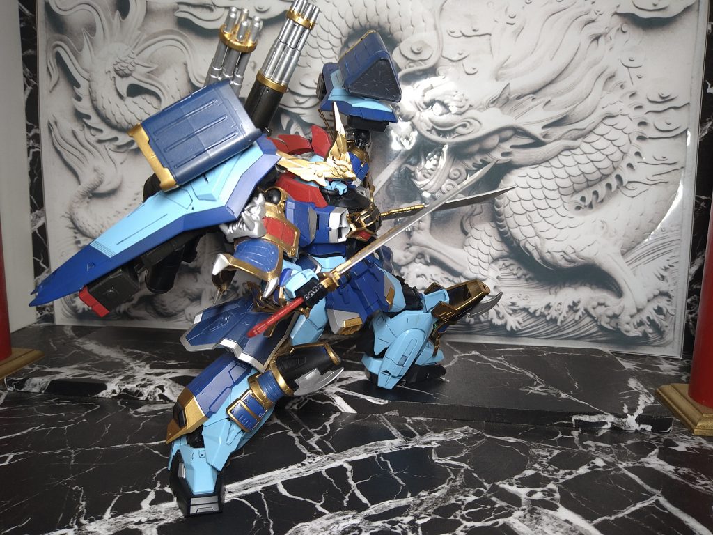 近接戦主武装非武装時は両腰にマウントする