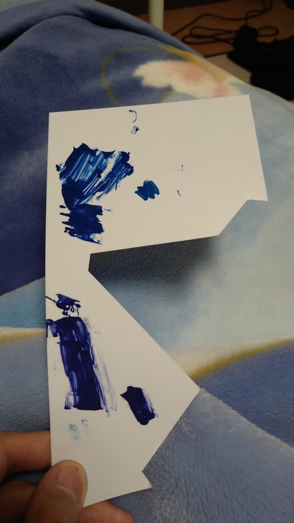 色も悩んだんですが、調色してメタバイオレットっぽい、青にも紫にも見える色でメインカラーを塗装、写真だと青っぽいですが実際はもっと紫っぽい色だったりします