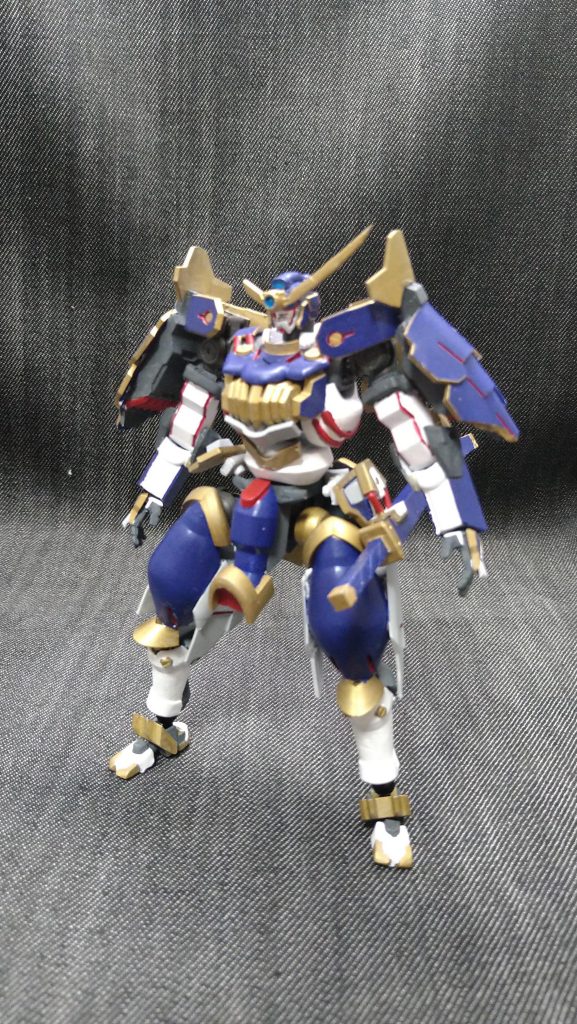 プロポーションはサイト等で掲載されている前後図を参考に、IBOシリーズのガンダムフレームパーツを使っています