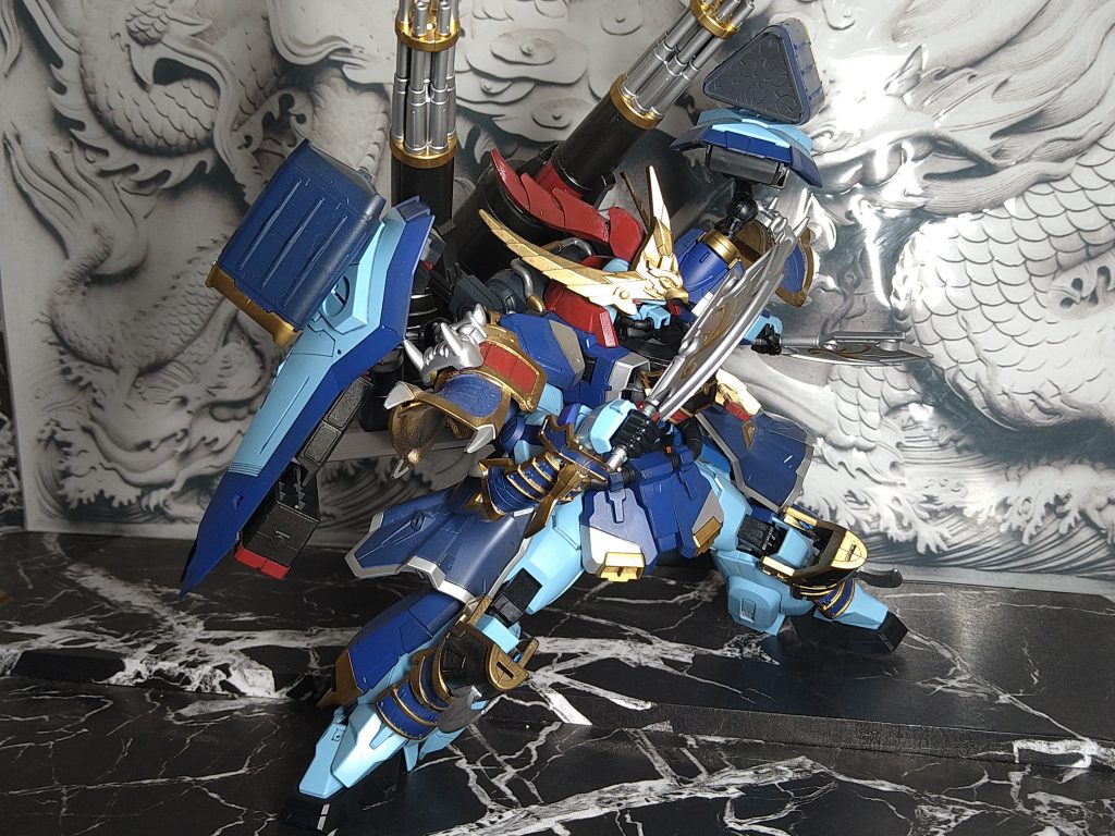 大斧は先端部を分離し、戦斧として装備可能