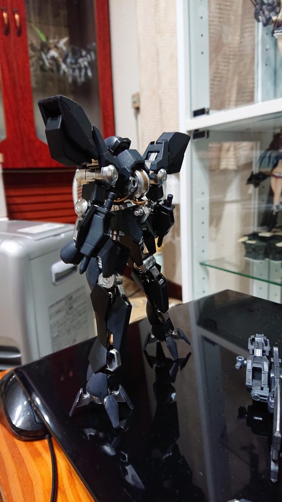 今回もフレームはメタリックにしました。