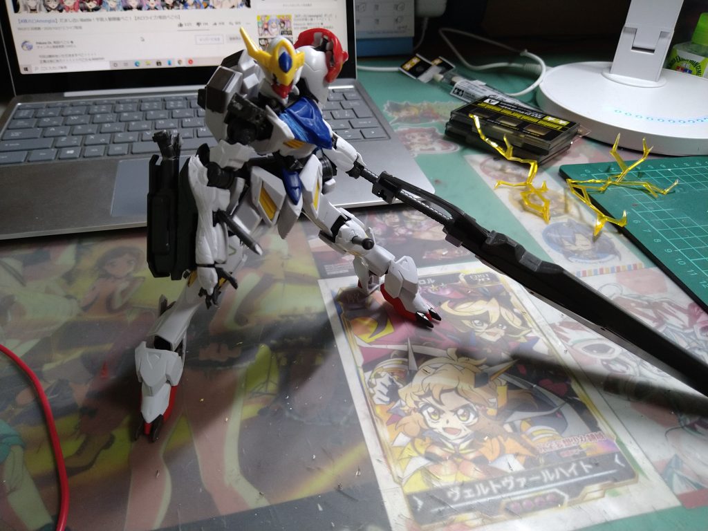 汚す前はこんな感じ。今回は後ろに色々写ってる写真が多いので制作工程の写真はこれで以上です。この後汚しながらダメージ加工追加したり色々しました。