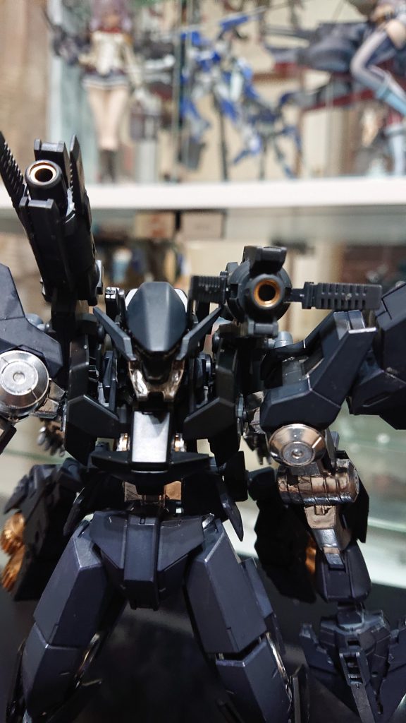 今回は30MMシリーズからミキシング。背中にマルチブースターユニットを装備。ブースター以外にもキャノン砲としても使用可能。