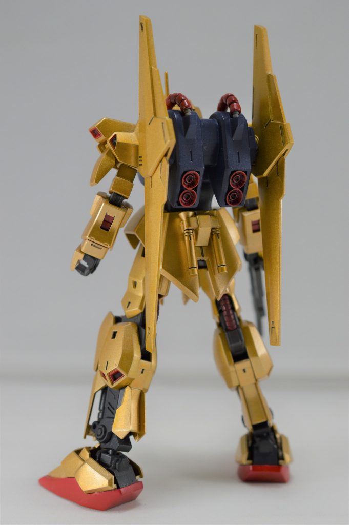 塗装は主に水性ホビーカラーを使用し、説明書のカラーガイドに沿って塗りました。また塗装禿げを考慮して、関節には塗装していません。