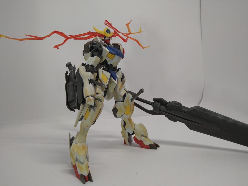 眼光エフェクトは市販のエフェクトをスプレー缶で塗装しやした。又、腕と足に刺さっているのはハシュマルの運動エネルギー弾です。