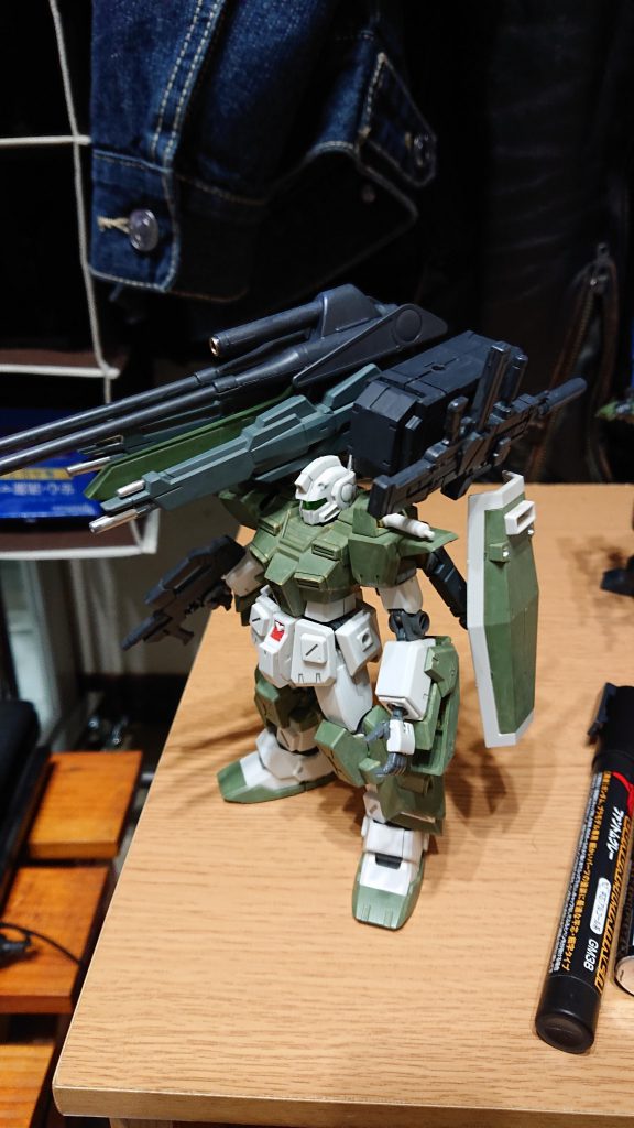 左にはコトブキヤのミサイルとジェスタのライフルを装備。