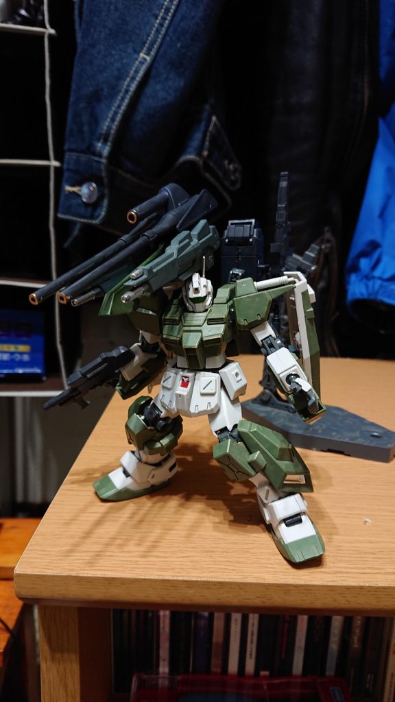 足にもいろいろ追加したかったのですが、立てなくなりそうなのと、手と脹ら脛の間隔が狭くなりそうだったので諦めました。