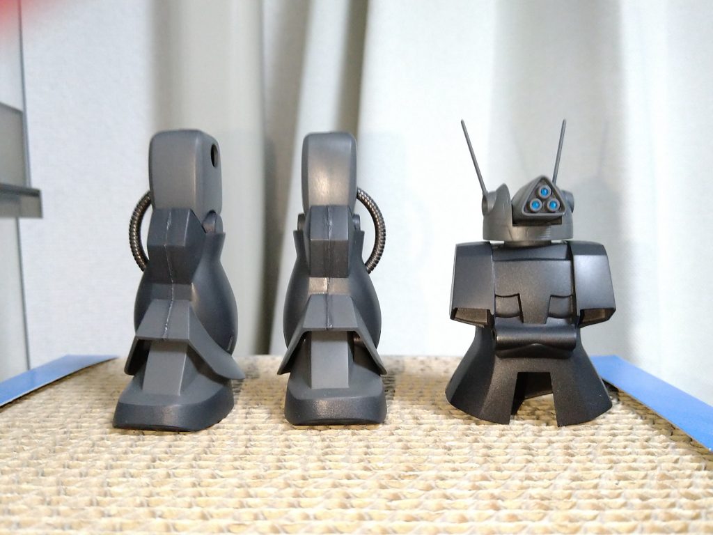 後ハメ加工もせず、ガッツリ挟み込んでます。