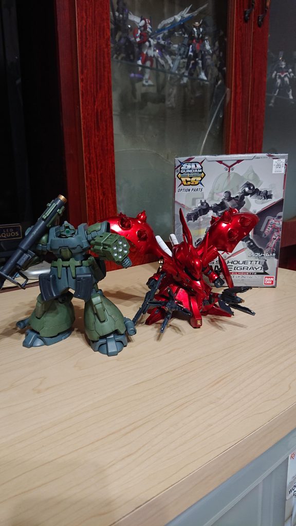 別パーツのクロスシルエットフレームを使用