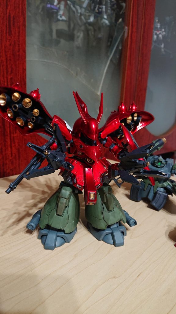 クロスシルエットフレームを使うと無改造で少し前のHGガンプラの足を付ける事が出来ます