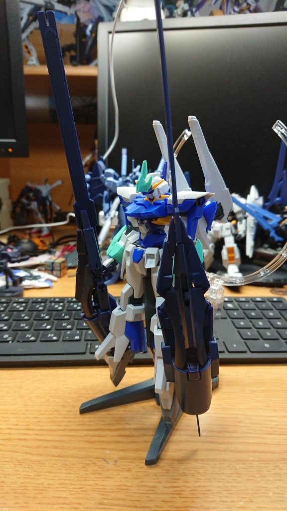 第二次案。足と手首をネプテイトアーマーのものに変更しました。足はそのままでは接続できなかったので余分なところをカットしてやりました。