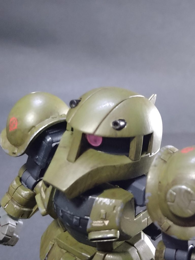 頭部にはピンバイスで穴開けし、プラ棒でバルカン砲を追加しました。