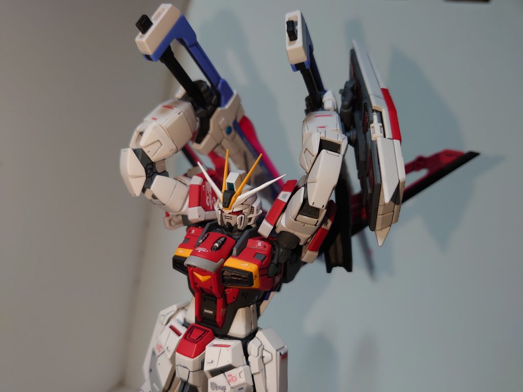 エクスカリバーを振り下ろす前の再現アンテナをまた折りそうになって怖いから間隔を空けているけどこれはこれで良い