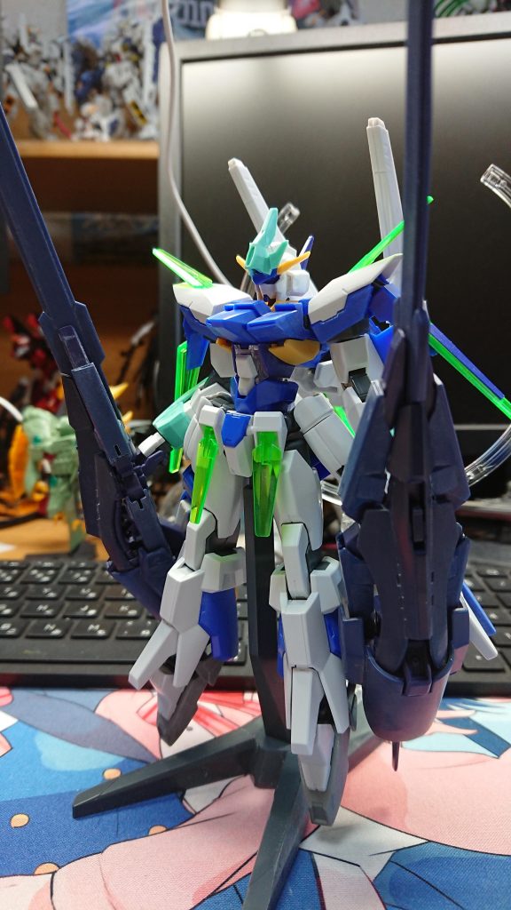 最終案。サイドアーマーをそのままにするのはもったいなく感じたのでF91とAGE-2アルティメスの足を使用しサブブースターんおようなものを作りました。