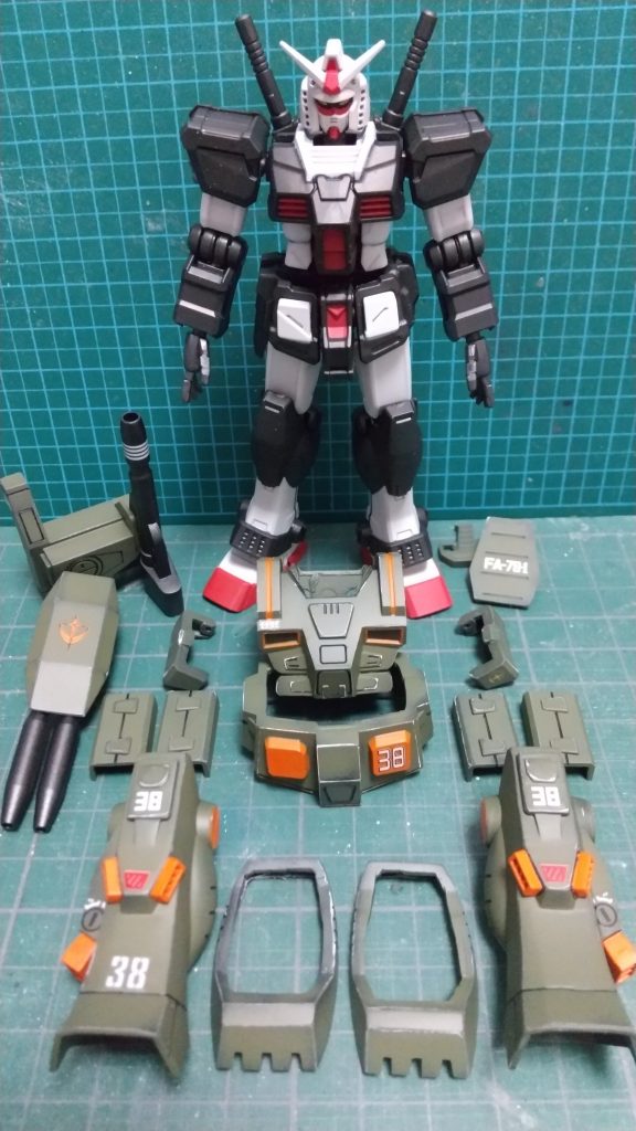 磁石を仕込んで簡単着脱!を目指しましたが、ガンダム本体無改造という方針と両立せず、潔く諦めて、腕などはテープで止めています。■胸 前後パーツをポリキャップの摩擦力で接続■腰 ネオジム磁石入り。Gフレーム側のマグネットシートと磁力接続■肩 マスキングテープで固定■腕 マスキングテープで固定■脚 Gフレームのフレームに履かせる■足 マスキングテープで固定■ランドセル ネオジム磁石入り。背中のマグネットシートと磁力接続