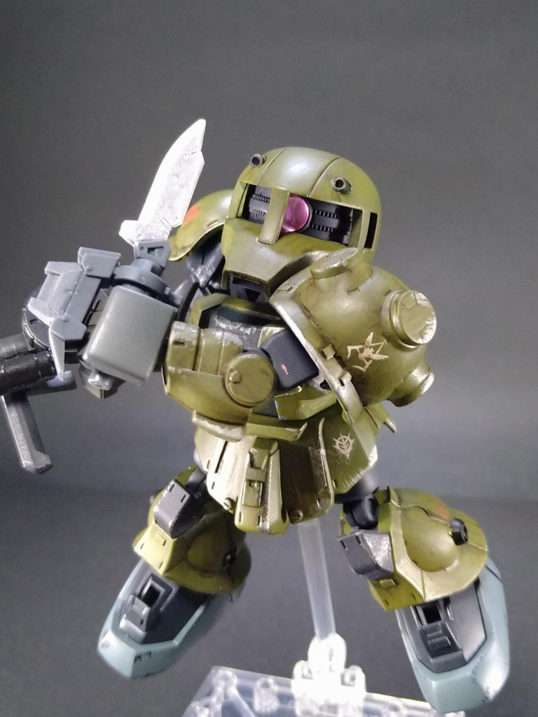 腕部に塗装剥がれがありますが、激戦を潜り抜けてきた機体なので、あまり気にせず。